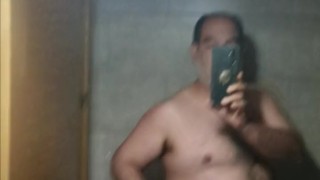 Paja y corrida nocturna frente al espejo