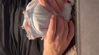 女友達の水色のブラに射精