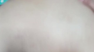 Mi vecina deja que me la coja antes de que llegue su esposo