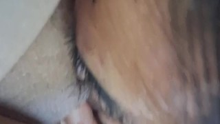 Eat it till she shake her legs out
