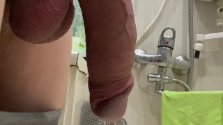 I pee standing in the bathtub without hands in two streams))