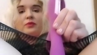 Vibrating pussy very hard
