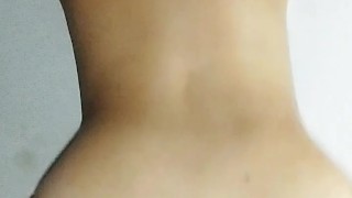 ¡El pito chico! Me coge rico a escondidas