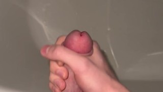 Quick jerking off my huge dick to fill the bath of my sperm pt.1