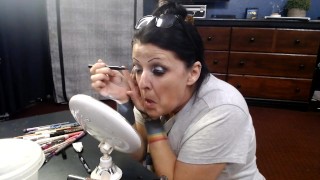 Make up Lips To Lashes