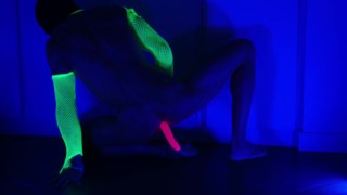 Muscle guy masturbating in UV lights with a pink wand in his ass