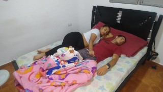 Mi hermanastro me follo en su habitación, Justo al lado de las de nuestros padrastros!