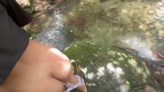 Que dia tan aburrido hoy, aprovecho para divertirme con el sexi y latino culo de mi hermanastra.