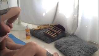 I massage my girlfriend and she gets horny