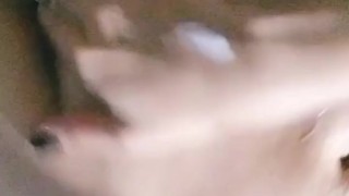 Putita se masturba en la ducha