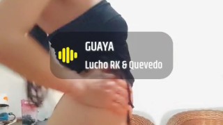 Alma Morena bailando sexi en tanga