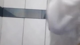 Abro las piernas, y me acarició rico.