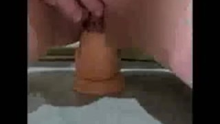 Je me mes mon gros gode dans la chatte