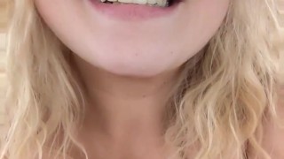 PAWG MILF SQUIRTING IN PUBLIC. Make me CUM BACK HERE