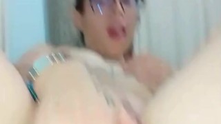 Little Latina touches herself and ends up squirting