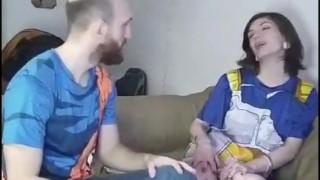 Amiga OTAKU me invita a ver a anime y me termina chupando la pija y cogiendo. Video en mi canal