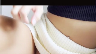 友達の家でマンコ濡らしちゃう女の子