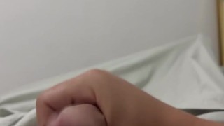 Frotando mi capullo hasta correrme