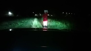 Moglie troia si fa fare di tutto da uno sconosciuto per strada. Cuckold a casa che aspetta..