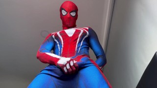 PETER PARKET? Spiderman cachondo descarga telarañas de semen