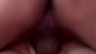 Sonido del culito cómo se resistencia a las metidas apretando mucho con descarga adentro
