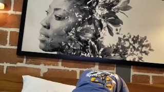 Culona latina monta y cogiendo rico