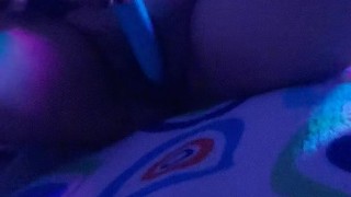 Me toco mientras mis papás no estan