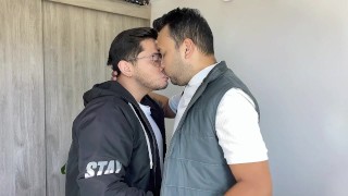 Conocí a mi nuevo padrastro por primera vez y él idiota me follo mi culo grande toda la noche