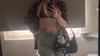 chica caliente y juguetona