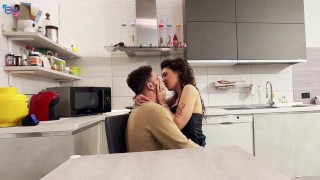 "VUOI IL CULO?ALLARGALO CON LE DITA CHE NON LO DO MAI" ITALIANA ANALE DOPO DISCOTECA CON SCONOSCIUTO