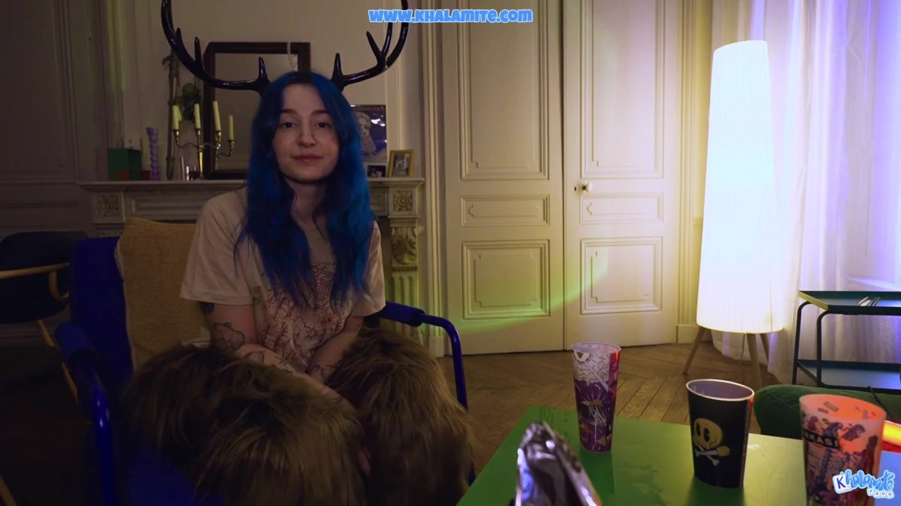 La fille timide aux cheveux bleus veut ta queue pour la soirée - Francaise Roleplay Poilue