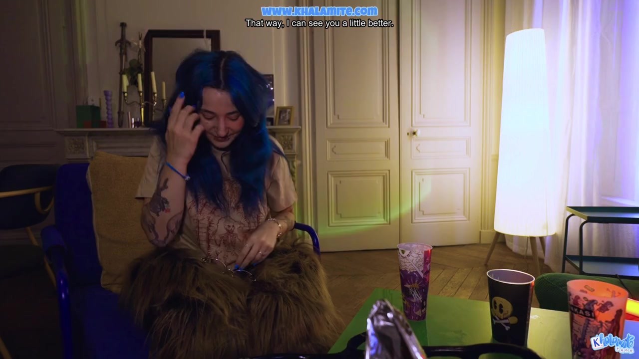 La fille timide aux cheveux bleus veut ta queue pour la soirée - Francaise Roleplay Poilue