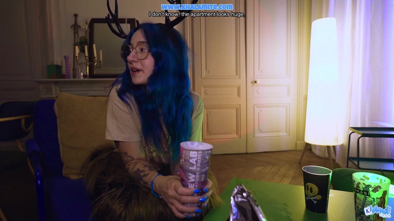 La fille timide aux cheveux bleus veut ta queue pour la soirée - Francaise Roleplay Poilue