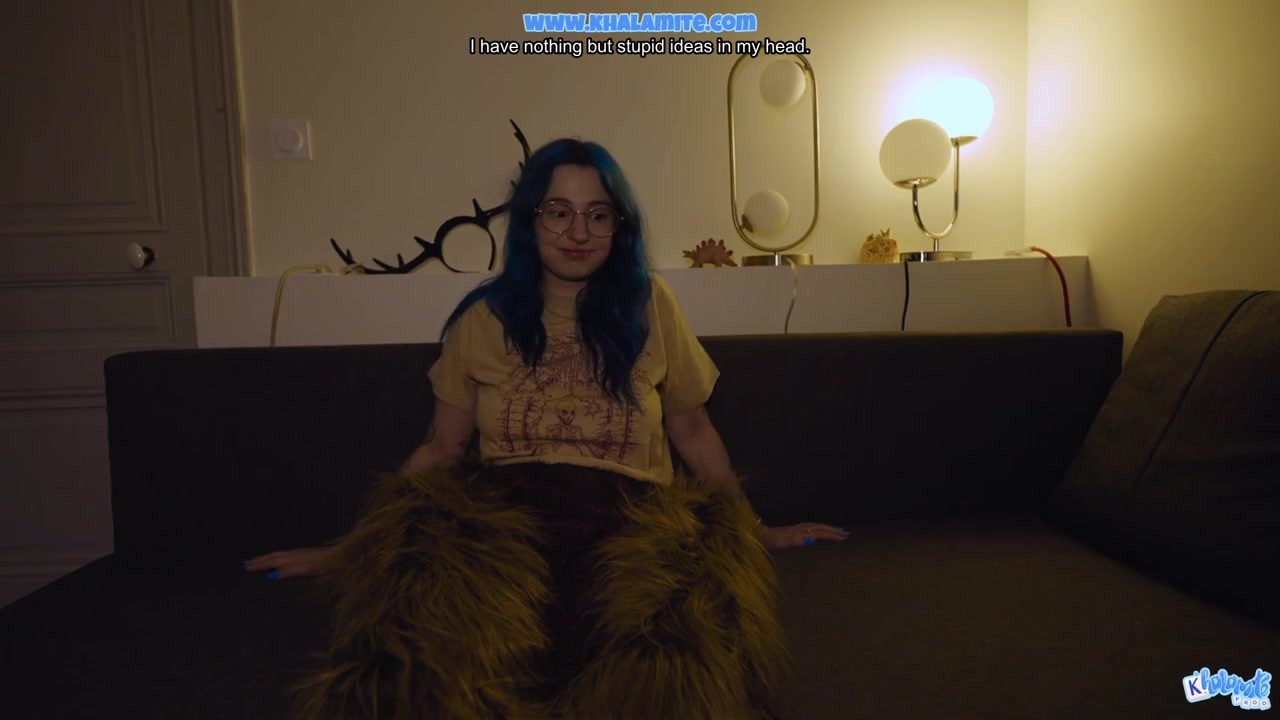 La fille timide aux cheveux bleus veut ta queue pour la soirée - Francaise Roleplay Poilue